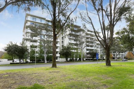 Modern 2-Bedroom Apartment in the Heart of Braddon - Photo 5
