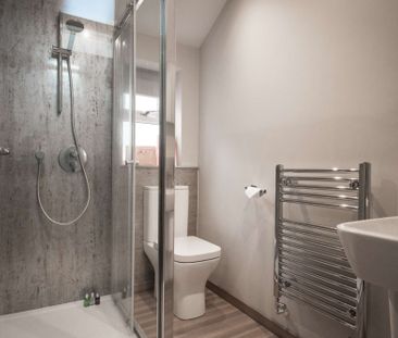 Modern with beautiful original features - Photo 5