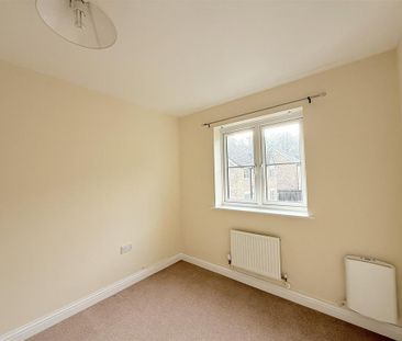 4 bedroom detached house to rent - Photo 2
