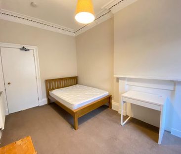 4 bedroom flat to rent - Photo 6