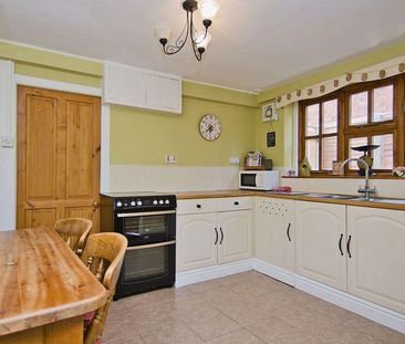 2 bedroom semi-detached house to rent - Photo 4