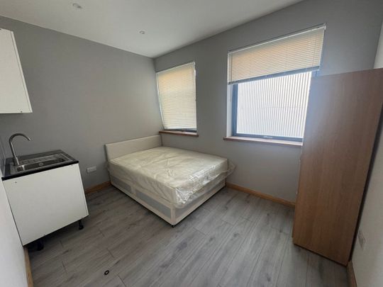 Room in a Shared Flat, Manchester Road, E14 - Photo 1