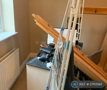 4 bedroom semi-detached house to rent - Photo 2