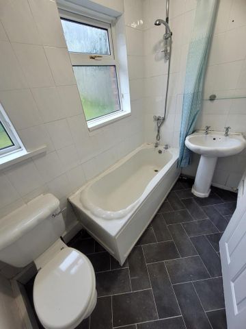 3 bedroom semi-detached house to rent - Photo 4