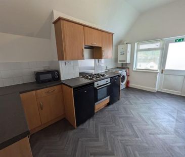 Top Floor Flat, Cowbridge Road East, Cardiff - Photo 4
