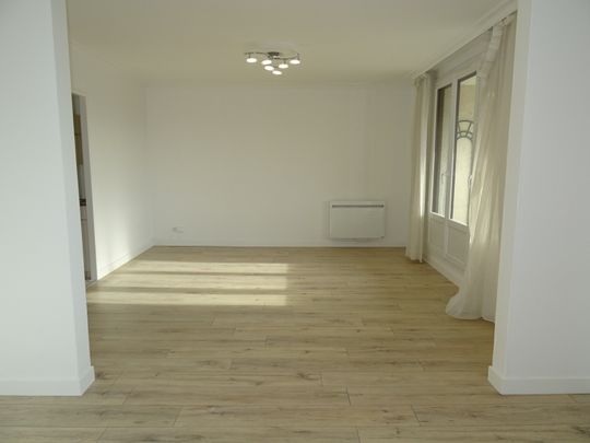 Location Appartement 5 pièces 104m² ST JEAN DE LA RUELLE 45140 - Photo 1