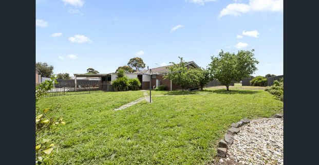 Spacious Family Home in Miners Rest - Perfect for Horse Racing Enthusiasts - Photo 1
