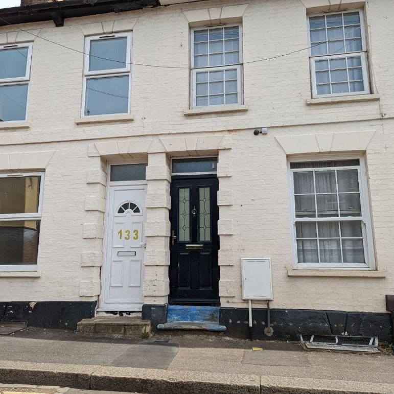 4 bedroom terraced house to rent - Photo 1