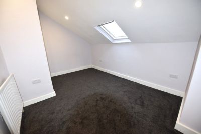 4 bedroom House in Highthorne View, Leeds - Photo 2