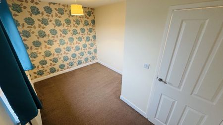 3 bedroom semi-detached house to rent - Photo 3