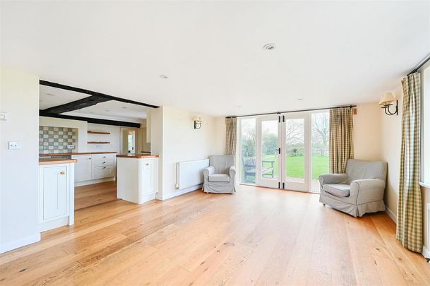 5 bedroom detached house to rent - Photo 1