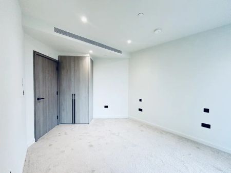 2 bedroom flat in London - Photo 4