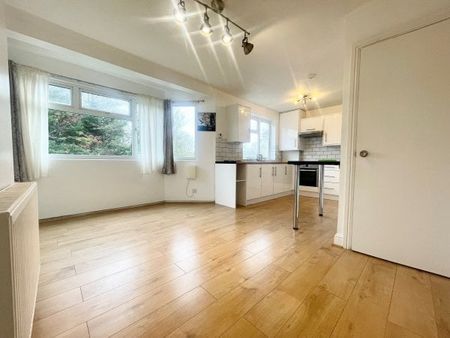 105, Onslow Gardens, London, Property for rent - Photo 2