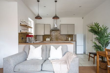 Room in a Shared House, Milton Grove, M16 - Photo 2