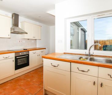 3 bedroom semi-detached house to rent - Photo 4