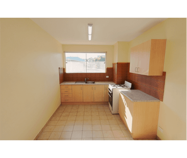 Great Location, Tidy Affordable Unit - Photo 2