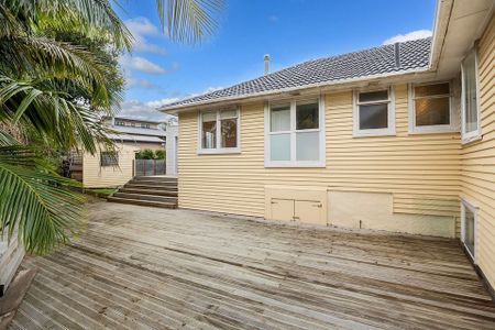 Charming 3BR Home in Glen Innes - Photo 2