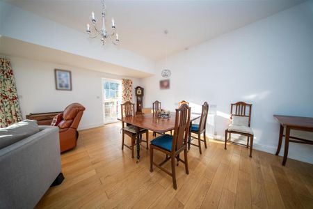 5 bedroom detached house to rent - Photo 4