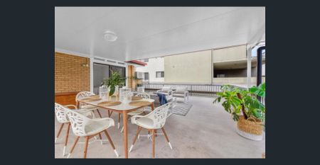 Spacious Two-Bedroom Apartment with Air Conditioning and Extra Large Balcony - Photo 2