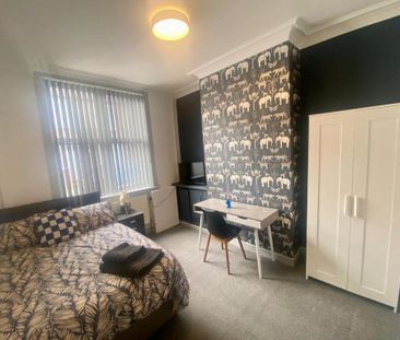 4 bedroom terraced house to rent - Photo 6