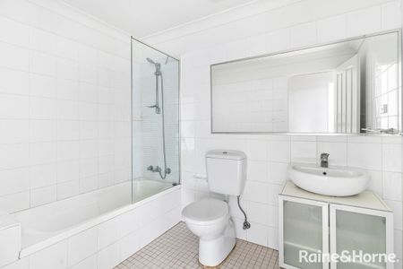 Spacious, designer apartment in lifestyle location - Photo 5