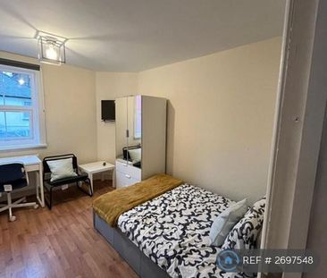 1 bedroom in a flat share to rent - Photo 2