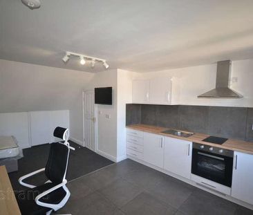 Studio Fletcher Road, Beeston, NG9 - Photo 2