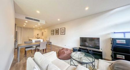Stylish 2-Bedroom Apartment in the Heart of Erskineville - Photo 3