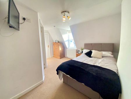 1 bedroom in a house share to rent - Photo 3
