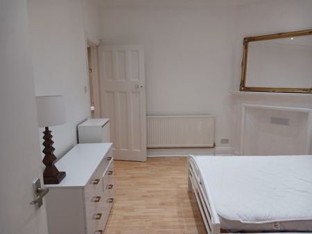 1 Bed Flat, St. Johns Road, NW11 - Photo 5