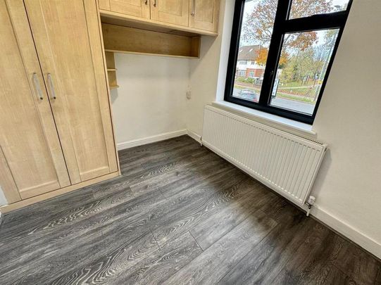 6 bedroom semi-detached house to rent - Photo 1