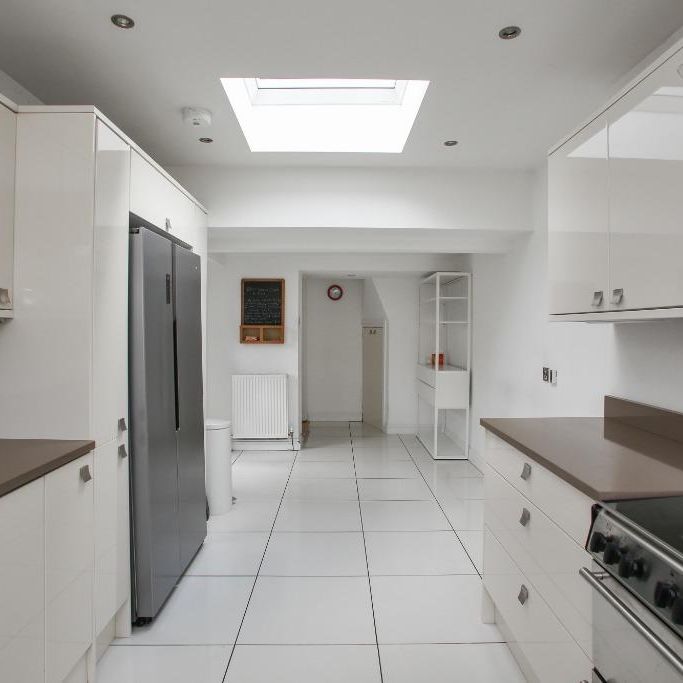 4 bedroom semi-detached house to rent - Photo 1