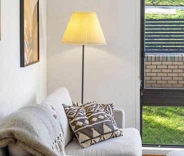 Charming, Low Maintenance Living in Golden Square - Photo 4