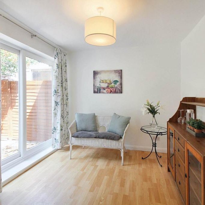 4 bedroom semi-detached house to rent - Photo 1