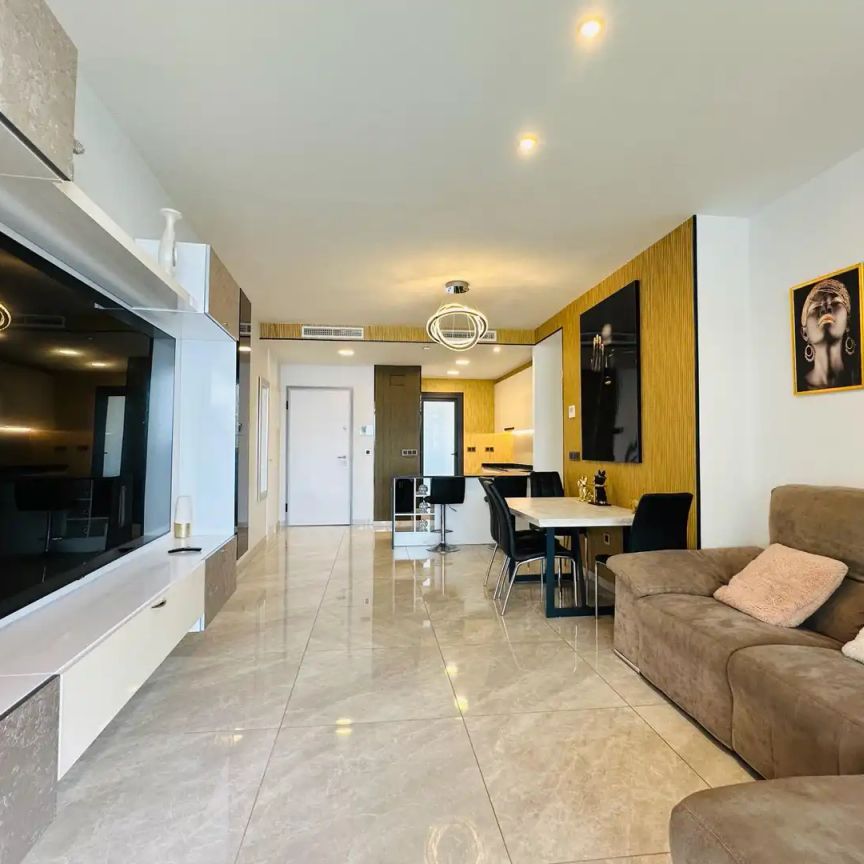 Apartamento de alquiler en Republica Argentina, 6, Playa Poniente - Photo 1