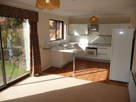 17 Grangewood Road, Dundonald, Belfast, BT16 1GW - Photo 4