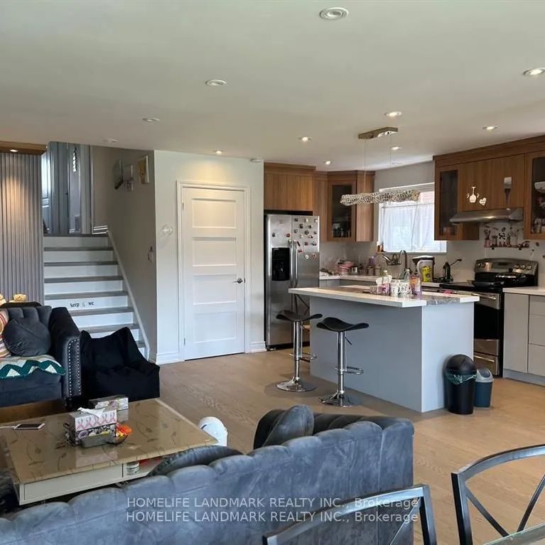 Detached Home For Lease | W9239330 - Photo 1