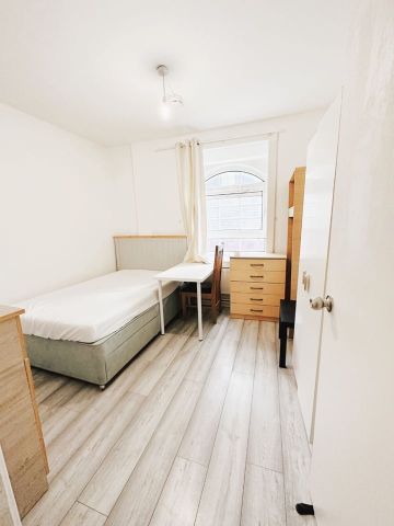 Room in a Shared Flat, Bradley House, E3 - Photo 3