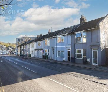 4 bedroom end of terrace house to rent - Photo 3