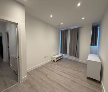 3 Bed Flat, London Road, CR0 - Photo 3