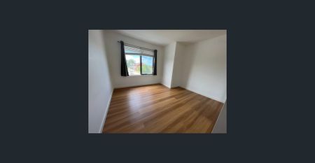 Almost brand new townhouse in ALTONA BEACH - Photo 2