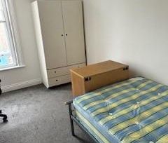 7 bedroom flat to rent - Photo 4