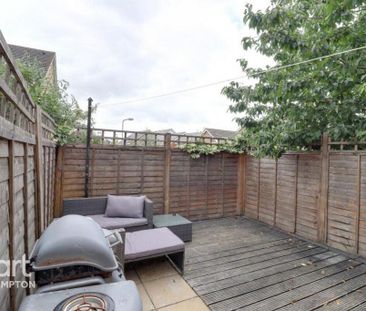 1 bedroom in a house share to rent - Photo 2