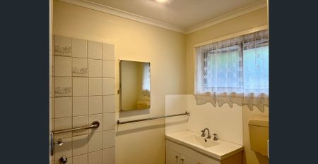 This charming 2-bedroom unit is perfect for those seeking comfort and convenience. Available 21/02/2026 - Photo 2