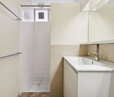 Secure two bedroom unit - Photo 4