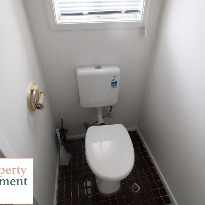 ✨ Freshly Updated Family Home in Prime Eaglevale Location ✨ 3 Bedrooms | 1 Bathroom | Fresh Paint | Brand New Carpets - Photo 1