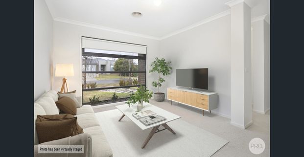 GENEROUSLY SIZED FAMILY HOME WITH DUAL LIVING ZONES & STUDY - Photo 1