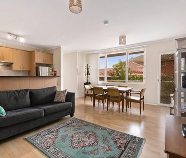 Bright and Airy Elevated Ground Floor Two Bedroom Apartment in Prime Position - Photo 3