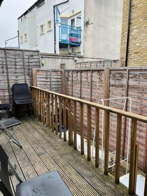 1 bedroom in a flat share to rent - Photo 1
