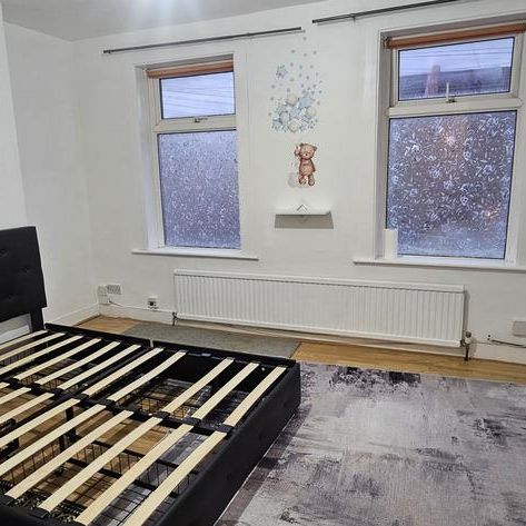 4 bedroom terraced house to rent - Photo 1